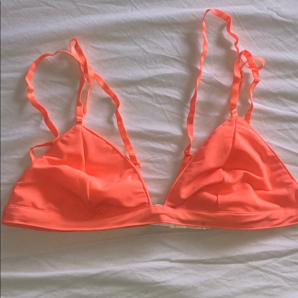 LOLA vs HARPER bikini top
